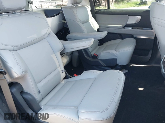 2025 Ford Expedition XLT с VIN 1FMJU1J85SEA23004, выставлен на аукционе IAAI как лот 42395289 с пробегом 1 917 миль миль и . История ставок и продаж доступна на DreamBid. Изображение 22.