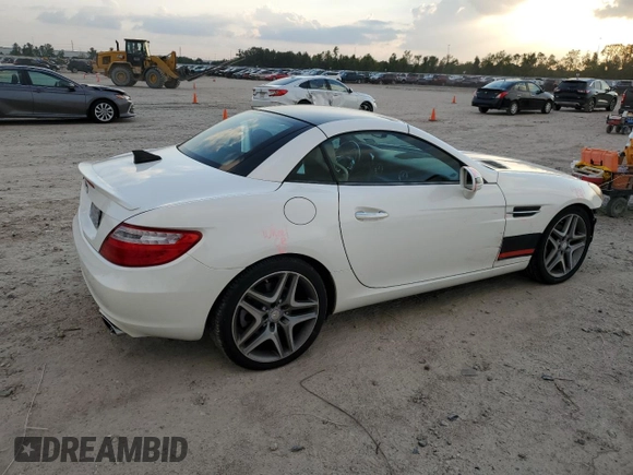 2013 Mercedes-Benz SLK 250 с VIN WDDPK4HA4DF064757, выставлен на аукционе Copart как лот 79703984 с пробегом 122 875 миль миль и Списание • Salvage title. История ставок и продаж доступна на DreamBid. Изображение 3.