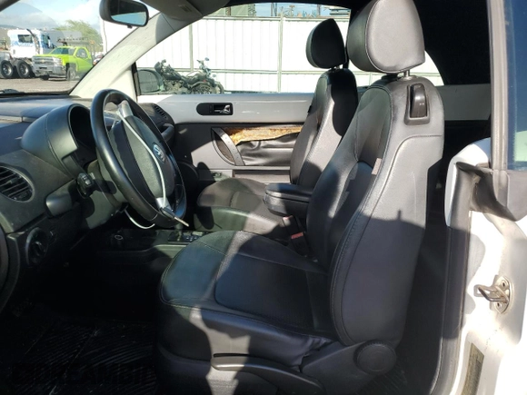 2009 Volkswagen Beetle S z VIN 3VWRF31Y49M406592, wystawiony jako Copart lot #43830595 z przebiegiem 60 889 mil mil oraz Szkoda całkowita • Salvage title. Historia ofert i sprzedaży dostępna na DreamBid. Obrazek 7.