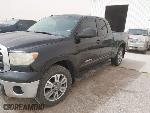 2013 Toyota Tundra z VIN 5TFRM5F19DX063197, wystawiony jako IAAI lot #41799886 z przebiegiem 351 859 mil mil oraz . Historia ofert i sprzedaży dostępna na DreamBid. Obrazek 6.