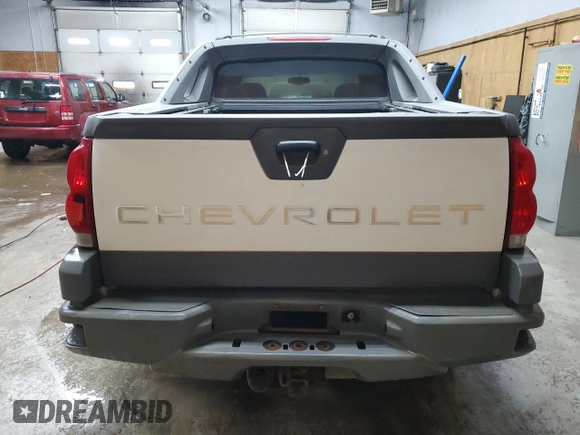2002 Chevrolet Avalanche with VIN 3GNEK13TX2G288577, listed as a Copart auction lot 76837824 with 209,149 mi miles and Clean Title. Bid and sale history available at DreamBid. Image 6.