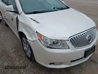 2012 Buick LaCrosse Premium 2 z VIN 1G4GF5E34CF289314, wystawiony jako IAAI lot #42331342 z przebiegiem 300 129 mil mil oraz . Historia ofert i sprzedaży dostępna na DreamBid. Obrazek 6.