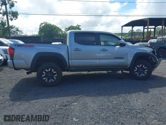 2018 Toyota Tacoma SR z VIN 3TMCZ5AN7JM156092, wystawiony jako IAAI lot #41642391 z przebiegiem 65 805 mil mil oraz . Historia ofert i sprzedaży dostępna na DreamBid. Obrazek 13.