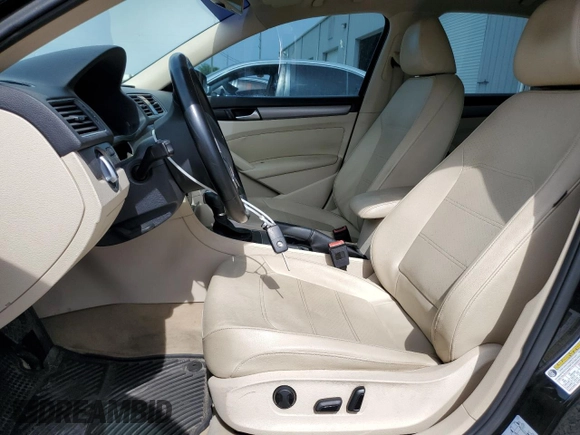 2014 Volkswagen Passat SE with VIN 1VWBN7A35EC094262, listed as a Copart auction lot 60287965 with 71,081 mi miles and Salvage title. Bid and sale history available at DreamBid. Image 7.