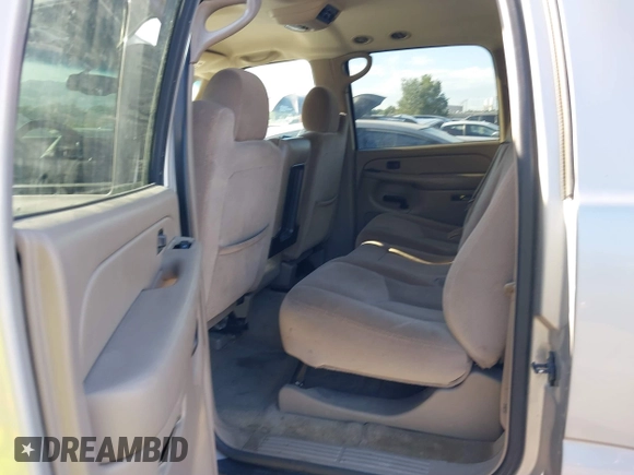 2004 GMC Yukon XL SLT with VIN 1GKFK16Z94R118702, listed as a IAAI auction lot 40214200 with 209,573 mi miles. Bid and sale history available at carsss.com. Image 8.