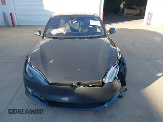 2016 Tesla Model S 90D с VIN 5YJSA1E4XGF139295, выставлен на аукционе IAAI как лот 41292861 с пробегом 72 235 миль миль и . История ставок и продаж доступна на DreamBid. Изображение 12.