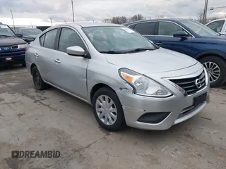 2016 Nissan Versa S z VIN 3N1CN7AP6GL868104, wystawiony jako IAAI lot #41820817 z przebiegiem 146 701 mil mil oraz . Historia ofert i sprzedaży dostępna na DreamBid. Obrazek 1.
