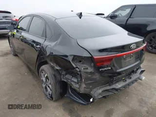 2021 Kia Forte LXS z VIN 3KPF24AD8ME284245, wystawiony jako IAAI lot #42451746 z przebiegiem 56 975 mil mil oraz . Historia ofert i sprzedaży dostępna na DreamBid. Obrazek 3.