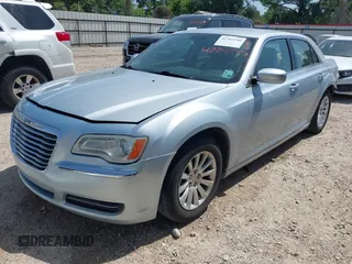 2013 Chrysler 300 z VIN 2C3CCAAG4DH728383, wystawiony jako IAAI lot #42243346 z przebiegiem 208 955 mil mil oraz . Historia ofert i sprzedaży dostępna na DreamBid. Obrazek 18.