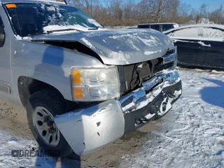 2010 Chevrolet Silverado 1500 LS with VIN 1GCSCREA8AZ275862, listed as a IAAI auction lot 41621090 with 280,598 mi miles. Bid and sale history available at carsss.com. Image 18.