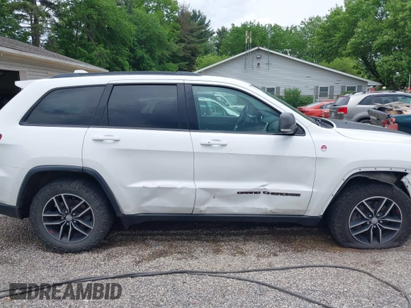 2018 Jeep Grand Cherokee Trailhawk с VIN 1C4RJFLT3JC441618, выставлен на аукционе IAAI как лот 42285621 с пробегом 125 686 миль миль и . История ставок и продаж доступна на DreamBid. Изображение 13.