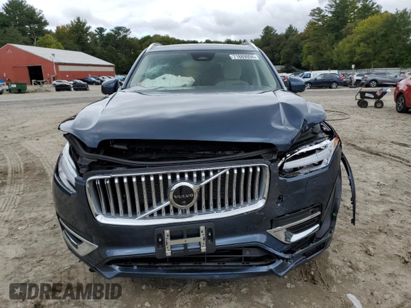 2023 Volvo XC90 Plus z VIN YV4H600N7P1982270, wystawiony jako Copart lot #71889094 z przebiegiem 9 077 mil mil oraz Szkoda całkowita • Salvage title. Historia ofert i sprzedaży dostępna na DreamBid. Obrazek 5.