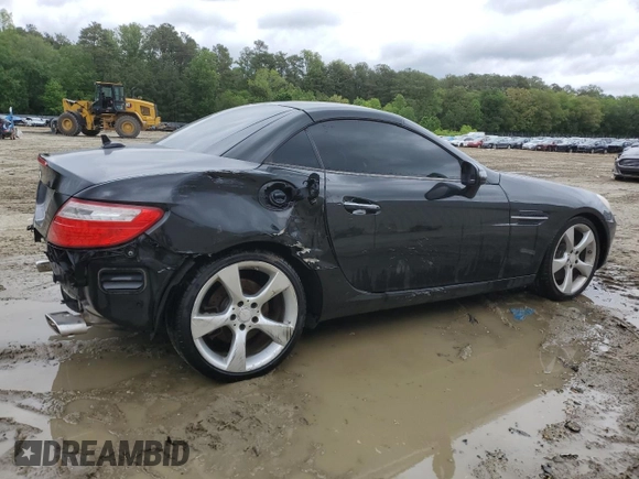 2012 Mercedes-Benz SLK 350 z VIN WDDPK5HA9CF008205, wystawiony jako Copart lot #55739275 z przebiegiem 157 538 mil mil oraz Szkoda całkowita • Salvage title. Historia ofert i sprzedaży dostępna na DreamBid. Obrazek 3.