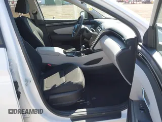 2024 Hyundai Tucson SEL with VIN 5NMJB3DE8RH421998, listed as a IAAI auction lot 42217680 with 18,876 mi miles and . Bid and sale history available at DreamBid. Image 5.