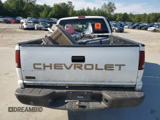 2001 GMC Sonoma SLS w/1SG Pkg with VIN 1GTCS19W518224890, listed as a Copart auction lot 69798054 with 200,891 mi miles and Salvage Title. Bid and sale history available at carsss.com. Image 6.