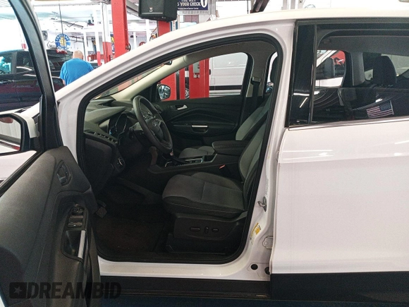 2017 Ford Escape SE z VIN 1FMCU0GD2HUD67783, wystawiony jako IAAI lot #42575794 z przebiegiem 98 188 mil mil oraz . Historia ofert i sprzedaży dostępna na DreamBid. Obrazek 8.