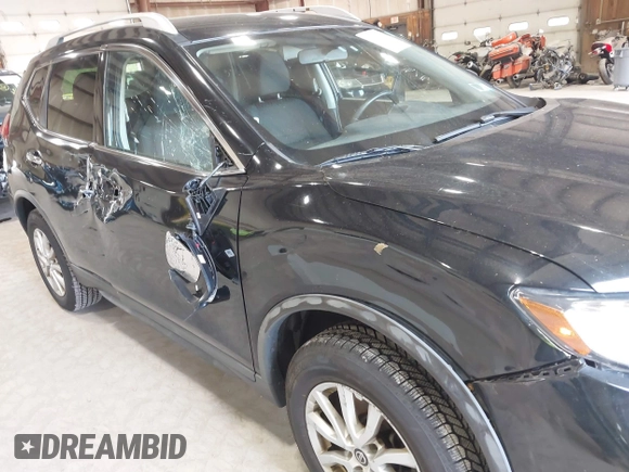 2018 Nissan Rogue SV z VIN KNMAT2MV7JP610600, wystawiony jako IAAI lot #42171714 z przebiegiem 70 299 mil mil oraz . Historia ofert i sprzedaży dostępna na DreamBid. Obrazek 17.