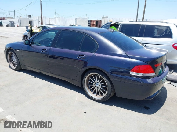 2004 BMW 7 Series 745Li z VIN WBAGN63424DS48019, wystawiony jako IAAI lot #42510159 z przebiegiem 194 500 mil mil oraz . Historia ofert i sprzedaży dostępna na DreamBid. Obrazek 3.