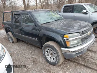 2008 Chevrolet Colorado 2LT z VIN 1GCDT13E788126097, wystawiony jako IAAI lot #42236671 z przebiegiem 143 505 mil mil oraz . Historia ofert i sprzedaży dostępna na DreamBid. Obrazek 1.