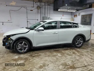 2025 Kia K4 LXS with VIN 3KPFT4DE4SE101678, listed as a Copart auction lot 51570405 with 1,137 mi miles and Clean Title. Bid and sale history available at carsss.com. Image 1.