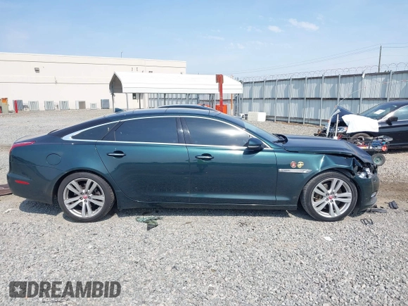 2014 Jaguar XJ Portfolio z VIN SAJWA2GZ4E8V60315, wystawiony jako IAAI lot #42293880 z przebiegiem 97 712 mil mil oraz . Historia ofert i sprzedaży dostępna na DreamBid. Obrazek 13.