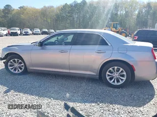 2015 Chrysler 300 Limited z VIN 2C3CCAAG2FH786866, wystawiony jako IAAI lot #41910140 z przebiegiem 183 770 mil mil oraz . Historia ofert i sprzedaży dostępna na DreamBid. Obrazek 15.