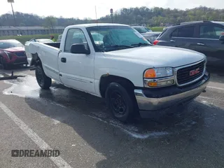 2000 GMC New Sierra 1500 SL with VIN 1GTEC14VXYE124476, listed as a IAAI auction lot 41918838 with 184,796 mi miles. Bid and sale history available at carsss.com. Image 1.