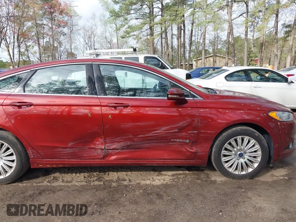2014 Ford Fusion SE Hybrid with VIN 3FA6P0LU3ER301220, listed as a IAAI auction lot 41900873 with 251,303 mi miles. Bid and sale history available at carsss.com. Image 6.