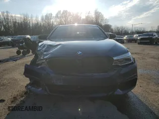 2020 BMW 5 Series M550i xDrive z VIN WBAJS7C06LBN95994, wystawiony jako Copart lot #47009075 z przebiegiem Nie podano mil oraz Szkoda całkowita • Salvage title. Historia ofert i sprzedaży dostępna na DreamBid. Obrazek 5.