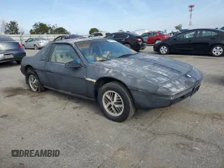1985 Pontiac Fiero z VIN 1G2PM37R2FP239143, wystawiony jako Copart lot #45717405 z przebiegiem Nie podano mil oraz Tytuł czysty. Historia ofert i sprzedaży dostępna na DreamBid. Obrazek 4.