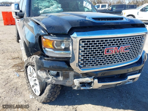 2017 GMC Sierra 2500HD Denali with VIN 1GT12UEY5HF118445, listed as a IAAI auction lot 41327986 with 158,970 mi miles. Bid and sale history available at carsss.com. Image 6.