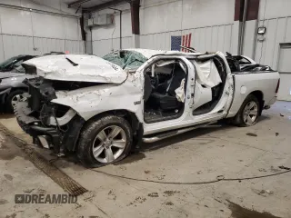 2015 Ram 1500 Sport z VIN 1C6RR7MT0FS719859, wystawiony jako Copart lot #82875634 z przebiegiem 169 130 mil mil oraz Nie do naprawy • Non repairable. Historia ofert i sprzedaży dostępna na DreamBid. Obrazek 1.
