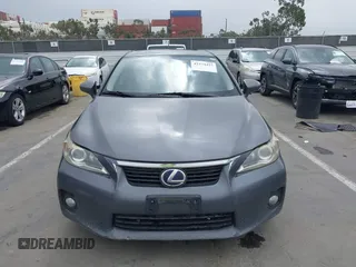 2013 Lexus CT 200h z VIN JTHKD5BH0D2167335, wystawiony jako IAAI lot #42374427 z przebiegiem 257 071 mil mil oraz . Historia ofert i sprzedaży dostępna na DreamBid. Obrazek 12.