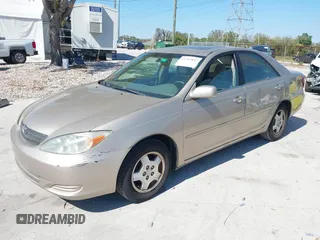 2002 Toyota Camry XLE z VIN 4T1BF30K82U018974, wystawiony jako IAAI lot #41712857 z przebiegiem 236 353 mil mil oraz . Historia ofert i sprzedaży dostępna na DreamBid. Obrazek 2.