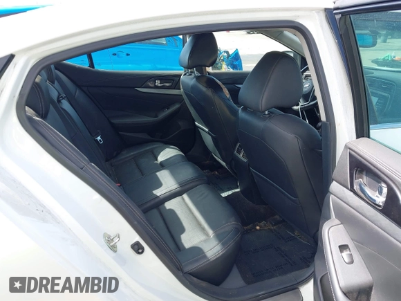 2016 Nissan Maxima S with VIN 1N4AA6AP2GC430689, listed as a IAAI auction lot 41913701 with 132,637 mi miles and . Bid and sale history available at DreamBid. Image 8.
