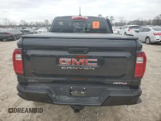 2024 GMC Canyon 4WD AT4 z VIN 1GTP6DEK1R1185858, wystawiony jako Copart lot #45866495 z przebiegiem 2069 mil mil oraz Szkody całkowita. Historia ofert i sprzedaży dostępna na DreamBid. Obrazek 6.