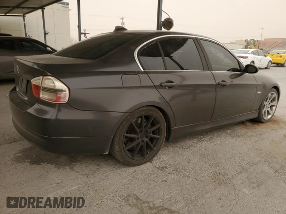 2006 BMW 3 Series 330i z VIN WBAVB33526KS32828, wystawiony jako Copart lot #48359995 z przebiegiem 121 936 mil mil oraz Szkoda całkowita • Salvage title. Historia ofert i sprzedaży dostępna na DreamBid. Obrazek 3.