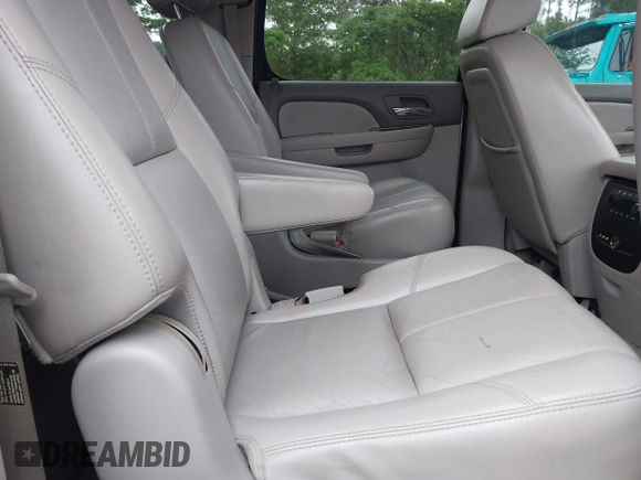 2007 Chevrolet Suburban LS with VIN 1GNFC16J97R179742, listed as a IAAI auction lot 42223885 with 182,718 mi miles and . Bid and sale history available at DreamBid. Image 8.