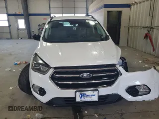 2019 Ford Escape SE z VIN 1FMCU9GD3KUA68315, wystawiony jako Copart lot #56362675 z przebiegiem 158 657 mil mil oraz Czysty tytuł • Clean title. Historia ofert i sprzedaży dostępna na DreamBid. Obrazek 5.
