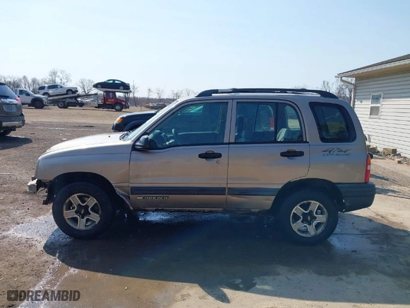 2002 Chevrolet Tracker with VIN 2CNBJ13C026911257, listed as a IAAI auction lot 41760465 with NaN miles. Bid and sale history available at carsss.com. Image 15.