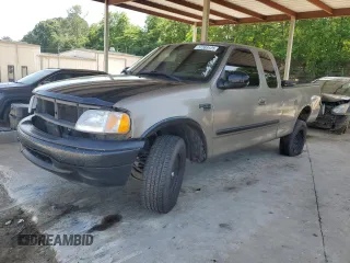 2001 Ford F-150 XL z VIN 1FTRX17L61NB04439, wystawiony jako Copart lot #57389125 z przebiegiem Nie podano mil oraz Szkoda całkowita • Salvage title. Historia ofert i sprzedaży dostępna na DreamBid. Obrazek 1.
