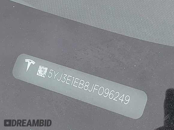 2018 Tesla Model 3 Long Range Battery z VIN 5YJ3E1EB8JF096249, wystawiony jako IAAI lot #42150031 z przebiegiem 70 981 mil mil oraz . Historia ofert i sprzedaży dostępna na DreamBid. Obrazek 19.
