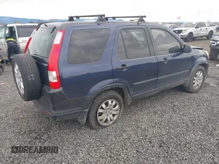2006 Honda CR-V EX with VIN JHLRD68816C017988, listed as a IAAI auction lot 41842031 with 204,947 mi miles and . Bid and sale history available at carsss.com. Image 4.