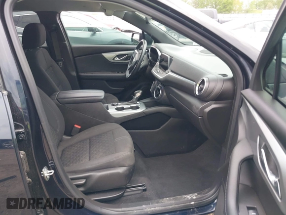 2020 Chevrolet Blazer LT z VIN 3GNKBBRA4LS711327, wystawiony jako IAAI lot #41921073 z przebiegiem 86 850 mil mil oraz . Historia ofert i sprzedaży dostępna na DreamBid. Obrazek 5.