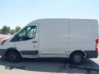 2017 Ford Transit Cargo z VIN 1FTYE1CM9HKB50925, wystawiony jako IAAI lot #42095471 z przebiegiem 152 583 mil mil oraz . Historia ofert i sprzedaży dostępna na DreamBid. Obrazek 14.
