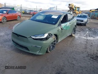 2022 Tesla Model X Plaid z VIN 7SAXCBE6XNF358023, wystawiony jako IAAI lot #41683857 z przebiegiem 42 821 mil mil oraz . Historia ofert i sprzedaży dostępna na DreamBid. Obrazek 2.