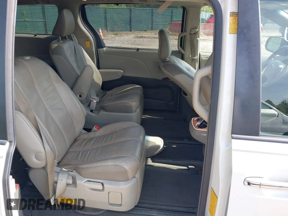2014 Toyota Sienna Limited with VIN 5TDDK3DC0ES091826, listed as a IAAI auction lot 42112113 with 200,255 mi miles and . Bid and sale history available at DreamBid. Image 8.