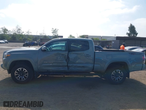 2022 Toyota Tacoma SR5 z VIN 3TMBZ5DN3NM034388, wystawiony jako IAAI lot #42270543 z przebiegiem 179 904 mil mil oraz . Historia ofert i sprzedaży dostępna na DreamBid. Obrazek 14.