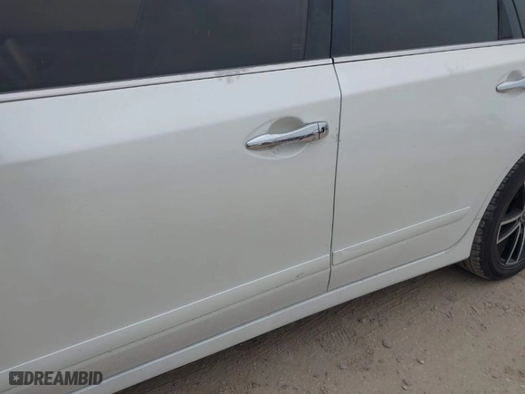 2014 Nissan Altima 2.5 with VIN 1N4AL3AP1EC276143, listed as a IAAI auction lot 41924042 with 137,896 mi miles. Bid and sale history available at carsss.com. Image 6.