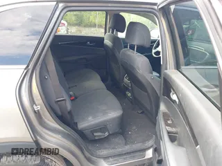 2017 Kia Sorento LX z VIN 5XYPGDA3XHG303917, wystawiony jako IAAI lot #42247202 z przebiegiem 110 279 mil mil oraz . Historia ofert i sprzedaży dostępna na DreamBid. Obrazek 8.
